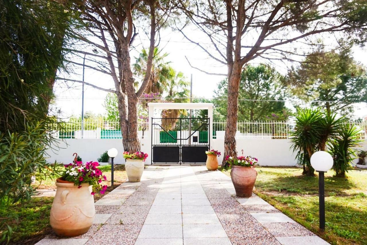 Villa Aurelia - Modern Seafront Studio Apartment ฟลูมินิ ดิ กวาร์ตู ภายนอก รูปภาพ